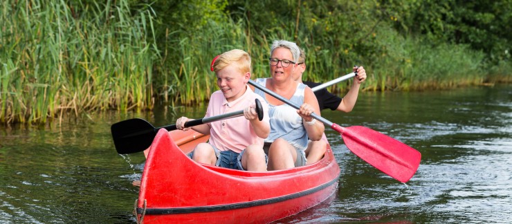 It Wiid - watersport moeder en zoon in kano