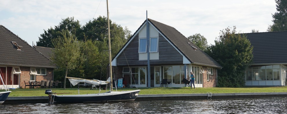 Huisje aan het water - camping It wiid