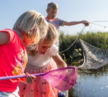 It Wiid - kinderen vissen in de natuur