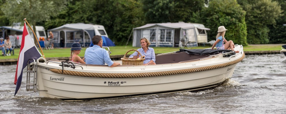 It Wiid - watersport varende sloep voor camping