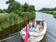 It Wiid - watersport varende sloep op vaart