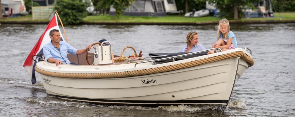It Wiid - watersport gezin in sloep