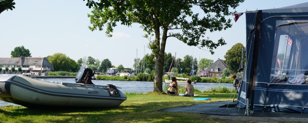 Kamperen met uitzicht op water it wiid.JPG