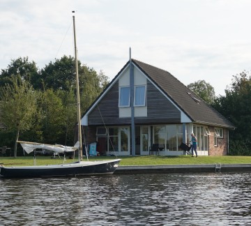 Huisje aan het water - camping It wiid