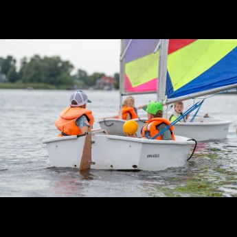 It Wiid - zeilen in optimist achterkant